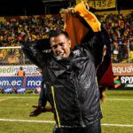 César Farías hace historia en el fútbol ecuatoriano